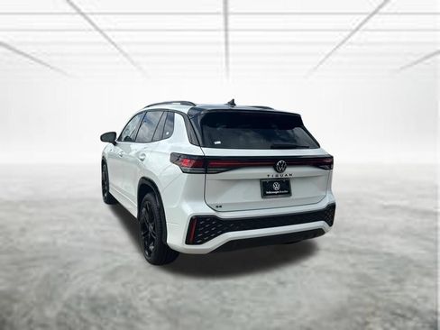 New 2026 Volkswagen Tiguan SE R-Line FWD image 3