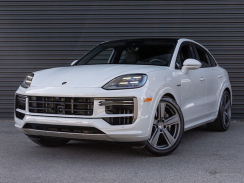 Certified 2026 Porsche Cayenne Turbo AWD/4WD image 1