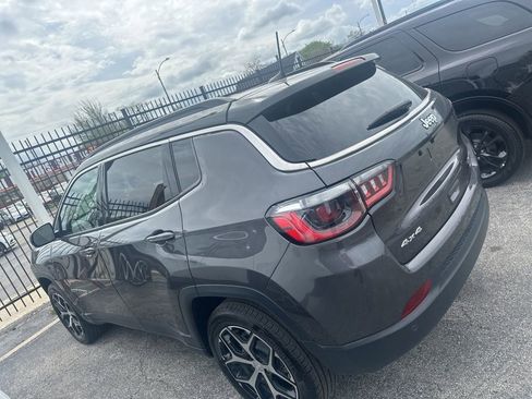 Used 2024 Jeep Compass Limited AWD/4WD image 4