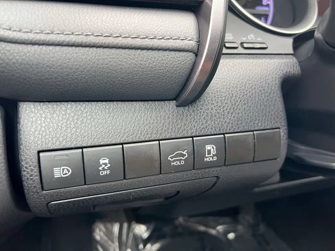 Used 2021 Toyota Camry XLE FWD image 30