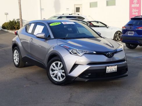 Used 2019 Toyota C-HR LE image 1
