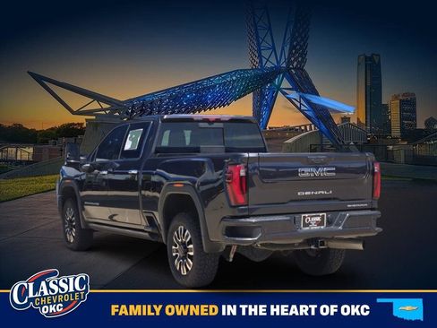 Used 2024 GMC Sierra 3500 Denali Ultimate AWD/4WD image 5