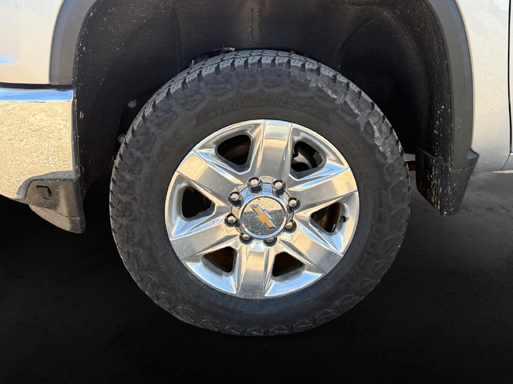 Used 2022 Chevrolet Silverado 2500 LTZ w/ LTZ Convenience Package AWD/4WD image 13