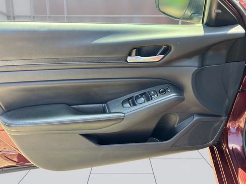 Used 2025 Nissan Altima 2.5 SV FWD image 26