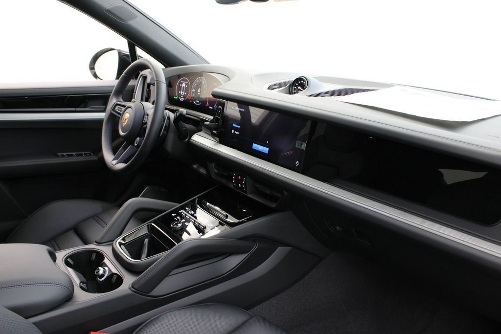 Used 2025 Porsche Cayenne S AWD/4WD image 18