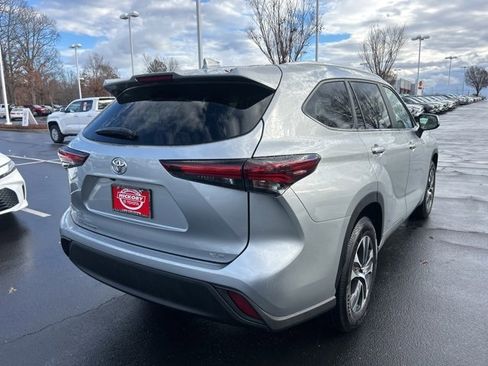 Used 2024 Toyota Highlander XLE image 5