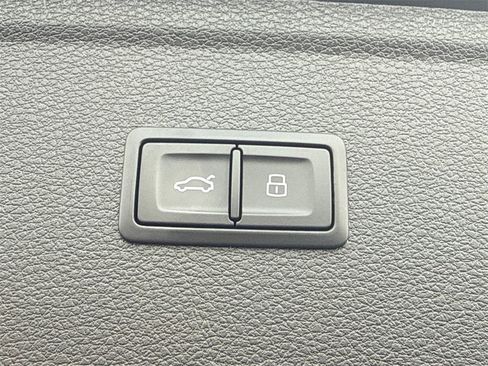 Used 2023 Audi Q5 2.0T Premium image 17