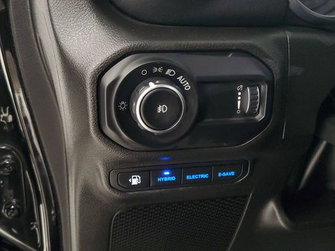Used 2023 Jeep Wrangler Unlimited Sahara AWD/4WD image 12