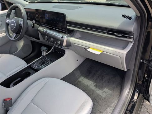 Used 2025 Hyundai Kona SE image 34