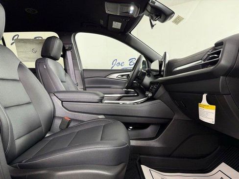 New 2025 Chevrolet Traverse LT w/ Driver Confidence Package image 19