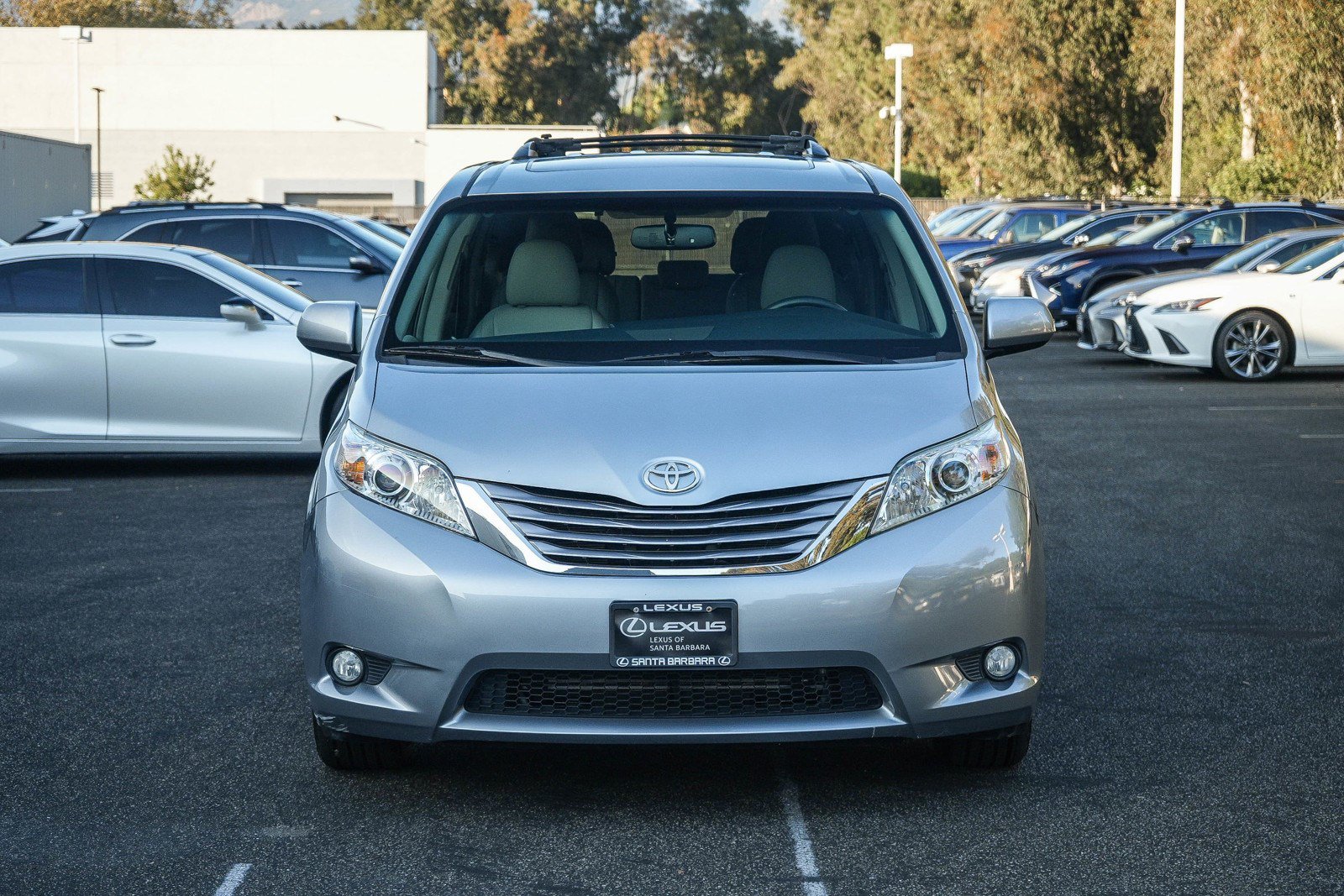 Used 2017 Toyota Sienna XLE w/ XLE Navigation Package AWD/4WD image 2