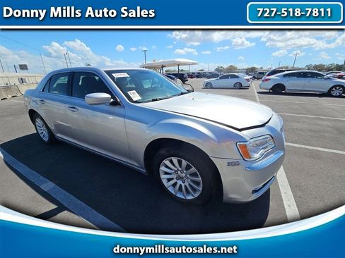 Used 2012 Chrysler 300 image 1