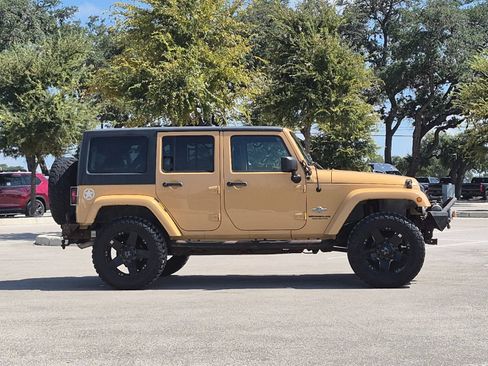 Used 2013 Jeep Wrangler Unlimited Sport AWD/4WD image 6