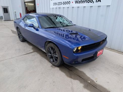 Used 2022 Dodge Challenger SXT w/ Driver Convenience Group AWD/4WD image 6