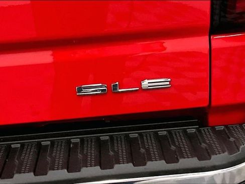 Used 2022 GMC Sierra 1500 SLE AWD/4WD image 9