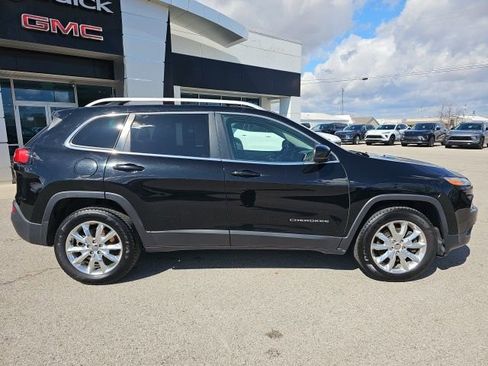 Used 2017 Jeep Cherokee Limited image 8