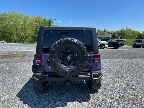Used 2017 Jeep Wrangler Unlimited Sahara AWD/4WD image 9