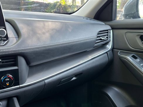 Used 2025 Nissan Rogue SV FWD image 36