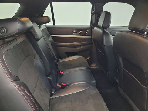 Used 2018 Ford Explorer XLT w/ Equipment Group 202A FWD image 19