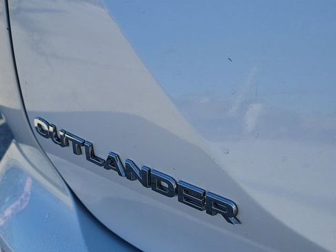 Used 2025 Mitsubishi Outlander SE image 11