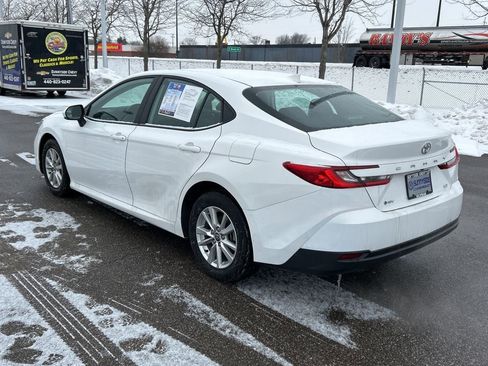 Used 2025 Toyota Camry LE image 11