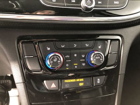 Used 2020 Buick Encore Essence image 18