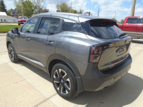 Used 2025 Nissan Kicks SV w/ SV Premium Package AWD/4WD image 4