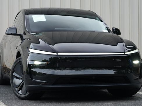 Used 2026 Tesla Model Y 2WD image 4