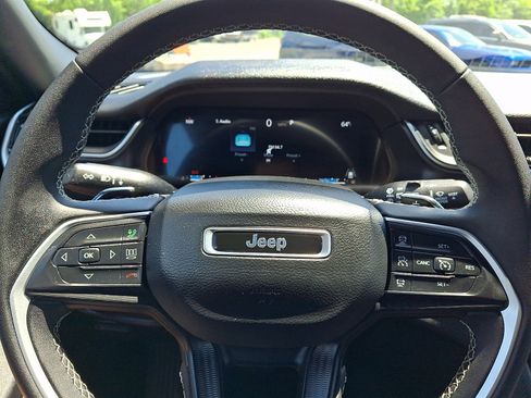 Used 2024 Jeep Grand Cherokee Laredo AWD/4WD image 18