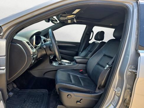 Used 2018 Jeep Grand Cherokee Limited AWD/4WD image 9