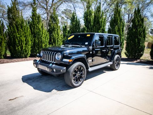 Used 2023 Jeep Wrangler Sahara image 6
