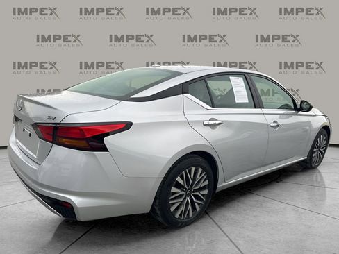 Used 2024 Nissan Altima 2.5 SV image 5