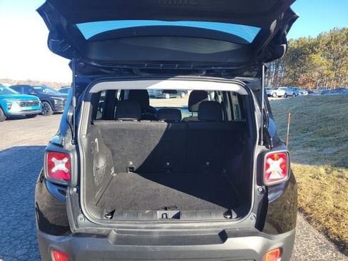 Used 2018 Jeep Renegade Latitude w/ Cold Weather Group image 8