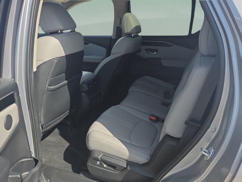Used 2023 Honda Pilot Touring image 11