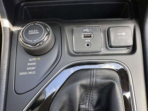 Used 2020 Jeep Cherokee Limited AWD/4WD image 27