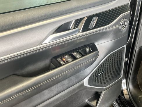 Used 2025 Jeep Wagoneer L 4WD image 18