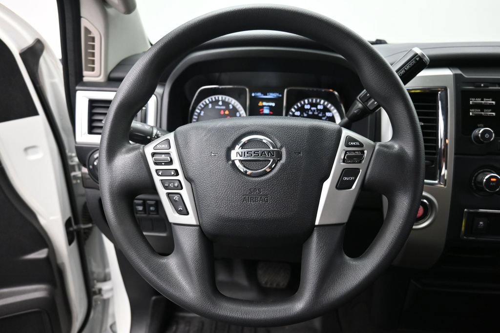 Used 2017 Nissan Titan SV RWD image 3