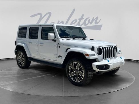 Used 2022 Jeep Wrangler Unlimited Sahara AWD/4WD image 3