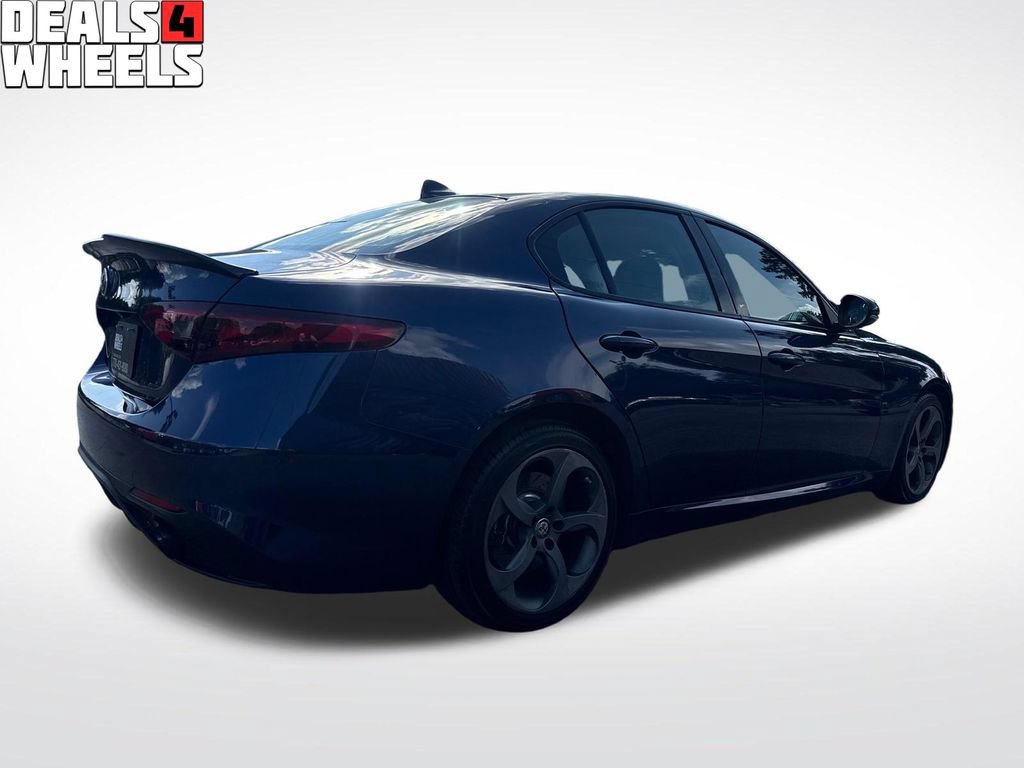 Used 2018 Alfa Romeo Giulia AWD image 5