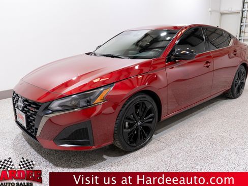 Used 2024 Nissan Altima 2.5 SR FWD image 2