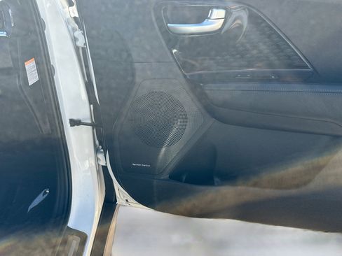 Used 2020 Kia Niro EX Premium w/ Cold Weather Package FWD image 32