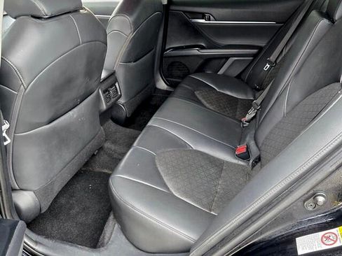Used 2018 Toyota Camry XSE FWD image 11