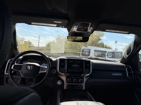 Used 2019 RAM 1500 Laramie AWD/4WD image 11