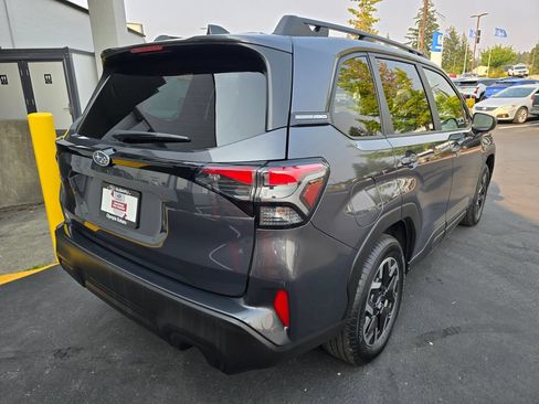 Certified 2025 Subaru Forester Premium AWD/4WD image 4