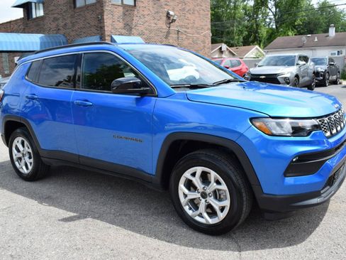 Used 2025 Jeep Compass Latitude AWD/4WD image 6