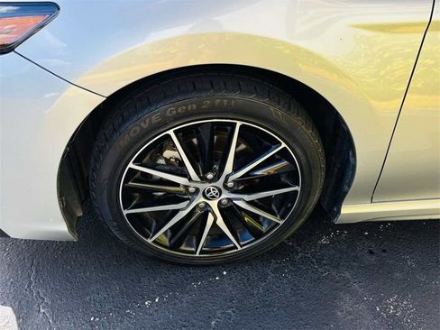 Used 2023 Toyota Camry SE image 6