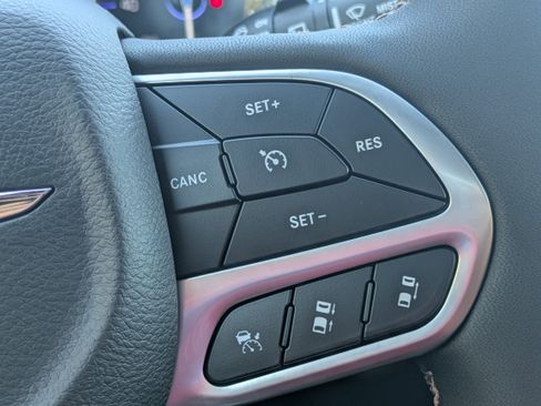 New 2026 Chrysler Pacifica Pinnacle w/ Trailer Tow Group AWD/4WD image 27