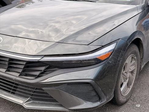 Used 2024 Hyundai Elantra SE image 23