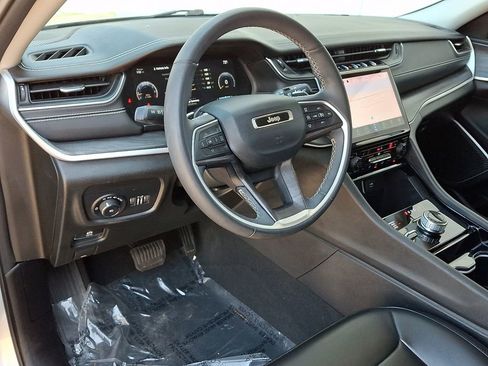 Used 2023 Jeep Grand Cherokee L Limited AWD/4WD image 27