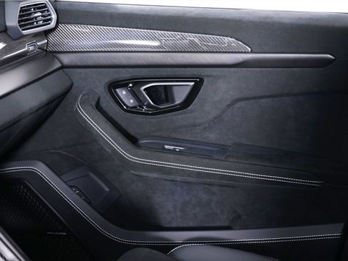 Used 2023 Lamborghini Urus Performante AWD/4WD image 22